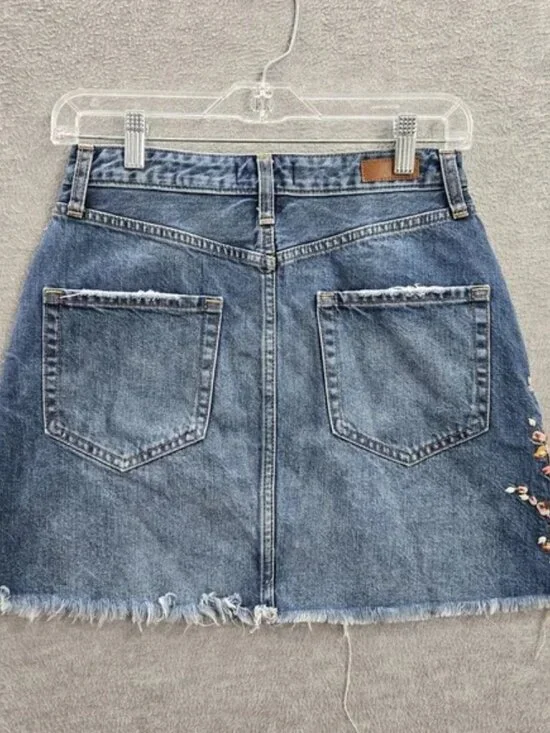 Abercrombie & Fitch Women Skirt 25 Blue Denim Floral Embroidery Mini Distressed - Picture 3 of 3